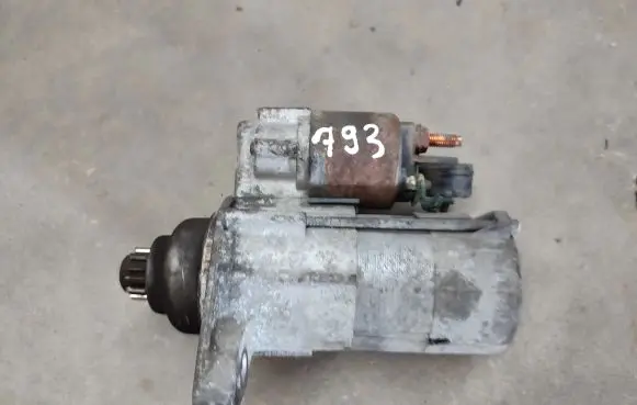 Volkswagen Golf VI Starter motor 02Z911023P