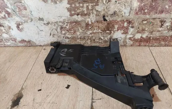 Audi A5 8T 8F Fender mounting bracket