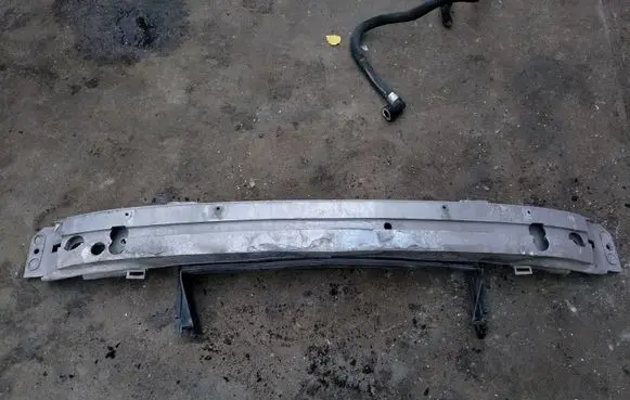 Volvo V70 Front bumper cross member