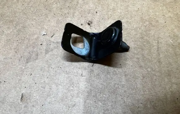 Dacia Sandero III Fender mounting bracket 631445685R
