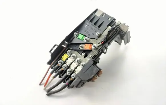 Peugeot 3008 I Fuse module 28236841 9666527580