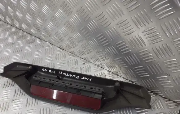 Fiat Punto (188) Third/center stoplight 0331000