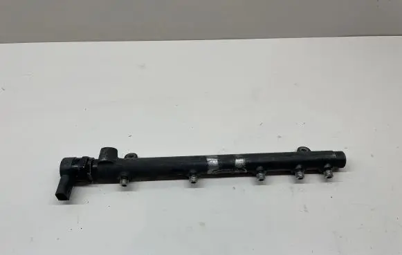 Mercedes-Benz C W203 Fuel main line pipe 6110700395 0445214038