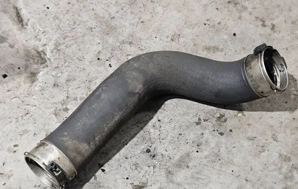 BMW 5 F10 F11 Intercooler hose/pipe 11617810615