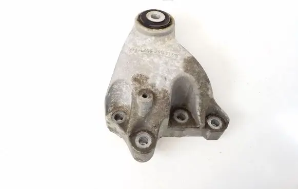 Engine mounting bracket