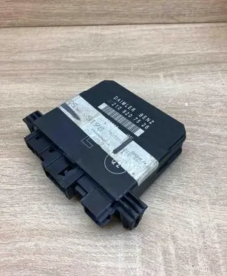 Mercedes-Benz E W210 Door control unit/module 2108207526