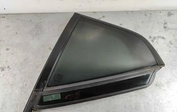 Volvo XC40 Rear vent window glass 32244805 31442383