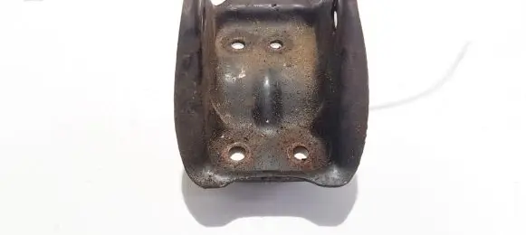Mazda 626 Engine mounting bracket