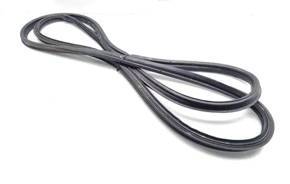 Mitsubishi Montero Trunk rubber seal (body) 