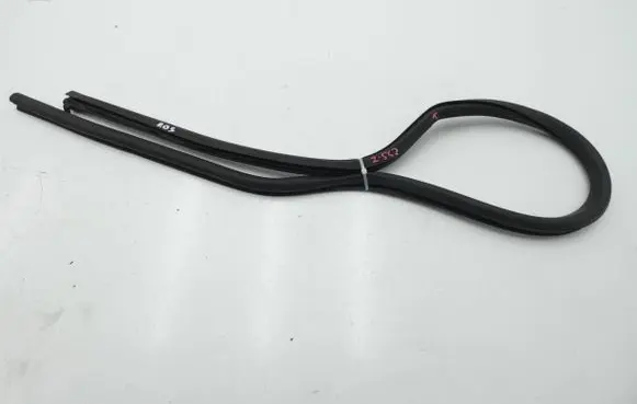 Volkswagen Eos Front door rubber seal 1Q0867911B
