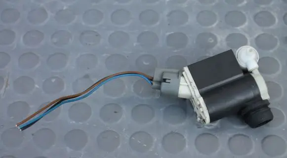 KIA Carens III Charging relay 2V100