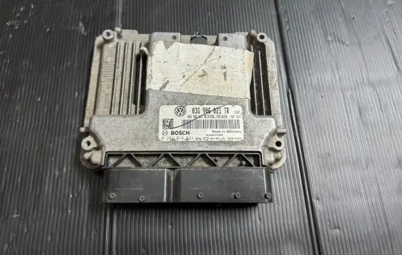 Volkswagen Golf V Engine control unit/module 03G906021TR 0281014624
