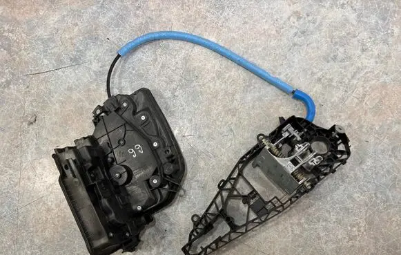 BMW X5 F15 Rear door lock 7281937