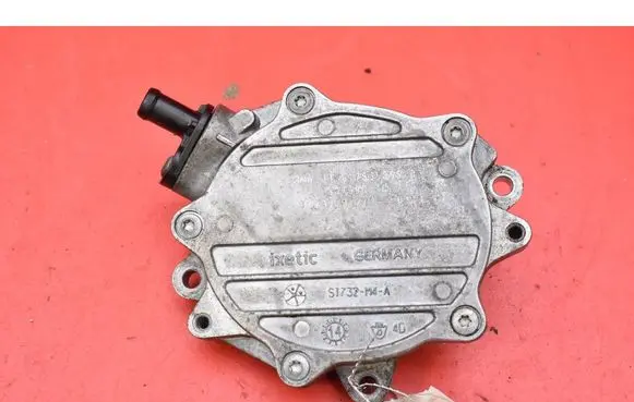 BMW X3 E83 Vacuum pump 7635656-02
