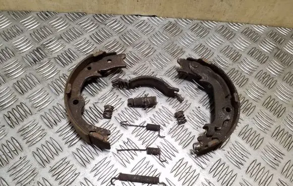 KIA Sportage Handbrake/parking brake pads 
