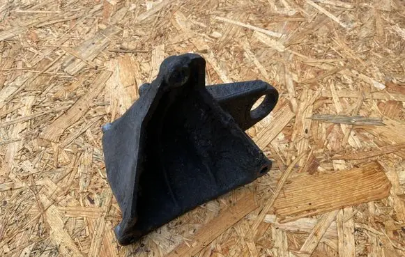 Audi A4 S4 B5 8D Engine mounting bracket 8D0399114L