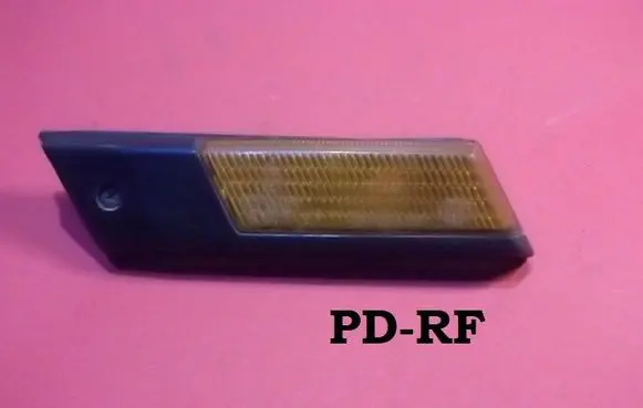 BMW 5 E34 Front fender indicator light 13678049