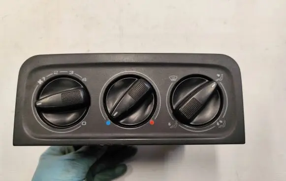 Volkswagen Polo II 86C 2F Climate control unit 1H0819045 1H0820045
