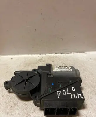 Volkswagen Polo Front door window regulator motor 6Q2959801A VH240PPLSNFM 400642D