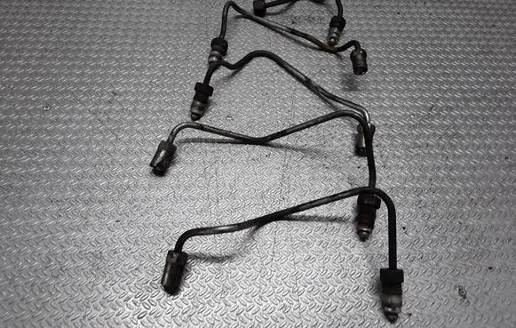 Toyota Corolla E120 E130 Fuel injector supply line/pipe 