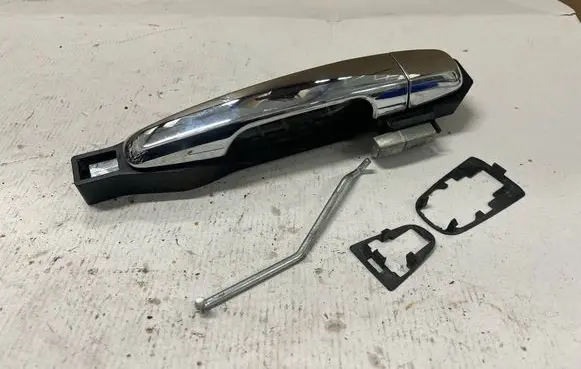 Mitsubishi L200 Rear door interior handle
