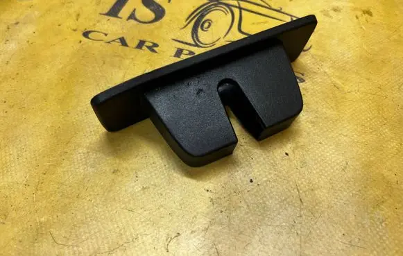 Land Rover Discovery 5 Tailgate/boot lid lock trim CPLA46420AA