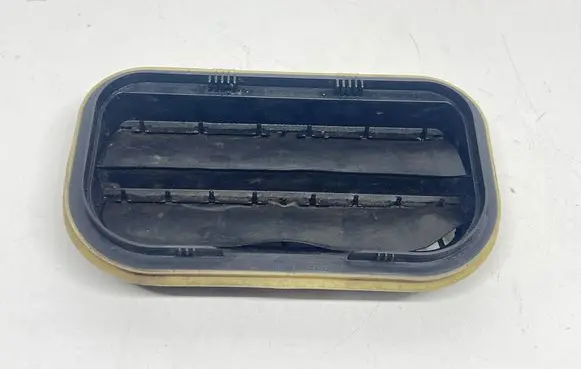 Volkswagen Caddy Quarter panel pressure vent 7L0819181