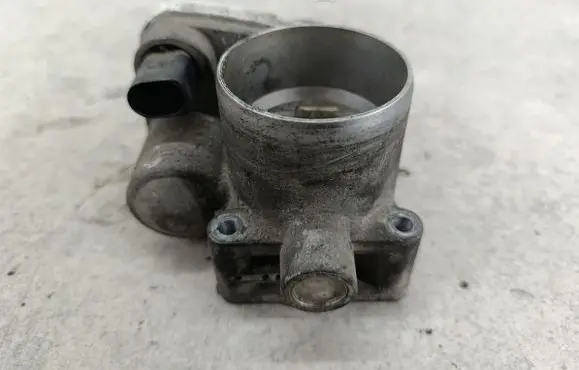 Volkswagen Touran I Throttle body valve 036133062Q