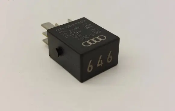 Volkswagen PASSAT B8 Other relay 4H0951253C