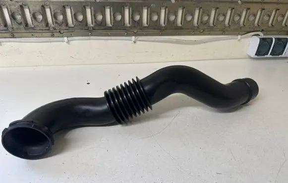 Opel Vivaro Air intake hose/pipe 8200658370 58586 93859239