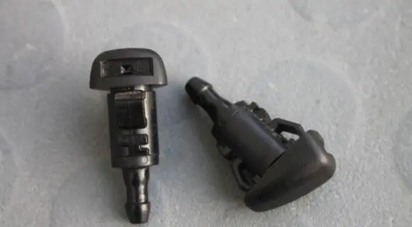Windshield washer spray nozzle