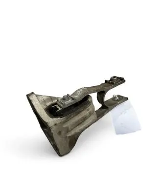Volvo XC90 Engine mount bracket 32139982