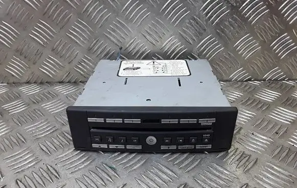 Radio/CD/DVD/GPS head unit