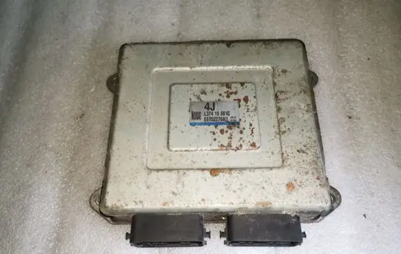 Mazda 3 I Engine control unit/module L37418881C E6T52276H1