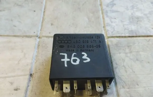 Audi A6 S6 C5 4B Light relay 4B0919471A 5KG00656805