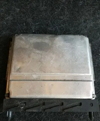 Volvo V70 Engine control unit/module 0281001776
