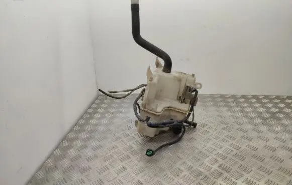 Lexus RX 330 - 350 - 400H Windshield washer fluid reservoir/tank
