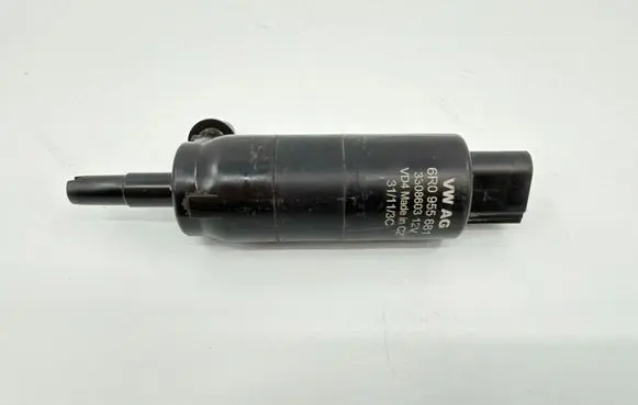 Volkswagen PASSAT B7 Windscreen/windshield washer pump 6R0955681