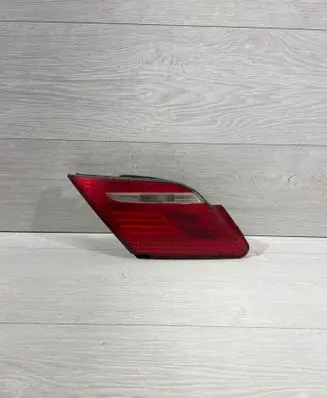 Tailgate rear/tail lights