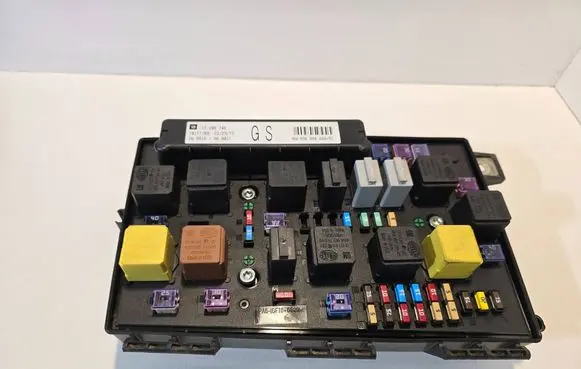 Opel Astra H Fuse module 13206746 5DK00866852 0816