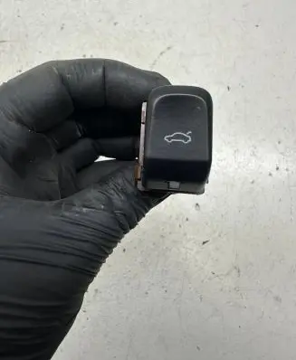 Audi A4 S4 B8 8K Tailgate opening switch 8K0959831A