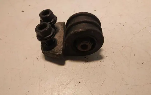 Volvo V70 Engine mount bracket 306807504