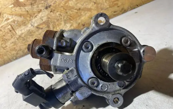 BMW 1 F20 F21 Fuel injection high pressure pump 7823452 0445010519
