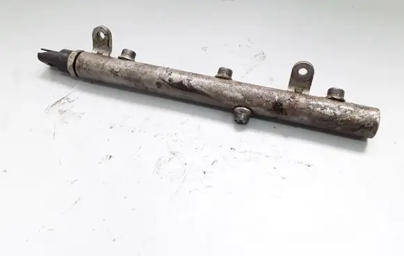 Jeep Grand Cherokee (WK) Fuel main line pipe A6420700695 10021768