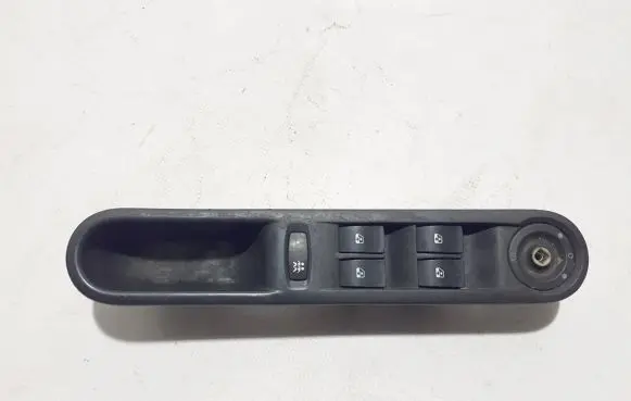 Renault Espace - Grand espace IV Electric window control switch 8200328427