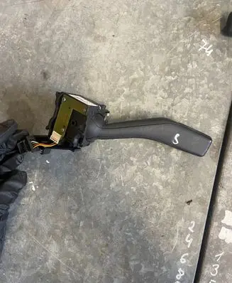Volkswagen PASSAT B7 Indicator stalk 1K0953513 01103500