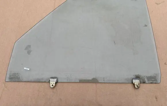 Nissan Patrol Y60 Front door window glass four-door 8030126J05