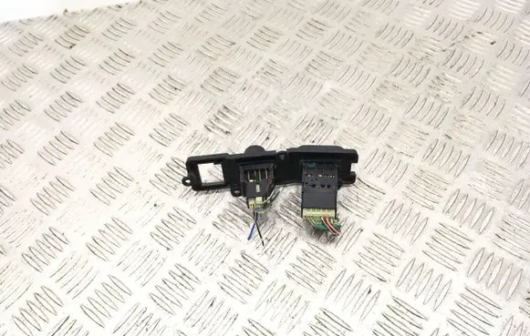 Mitsubishi Pajero Sport I Hazard light switch MR117578