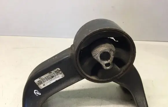 Chrysler Sebring (JS) Engine mount bracket P05085468AC 05085468AC