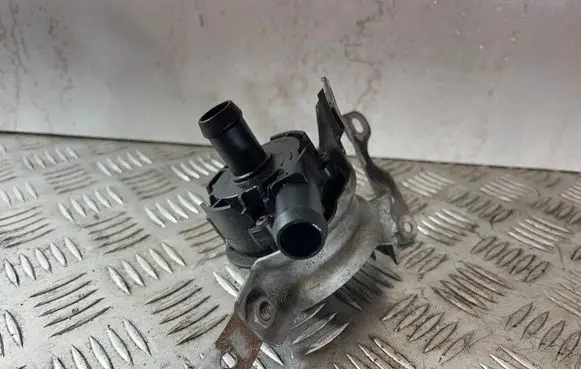 Mercedes-Benz GLA W156 Electric auxiliary coolant/water pump A0005000686 0392023206